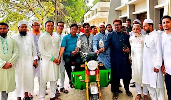 ফেসবুক পোষ্টে রিকশা পেলো অসহায় আতিক