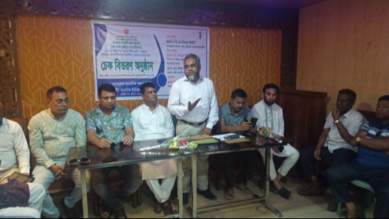 কুষ্টিয়া সাংবাদিক ও  মেধাবী শিক্ষার্থীদের মাঝে সাংবাদিক কল্যাণ ট্রাষ্টের চেক বিতরণ