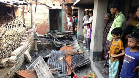 মান্দায় লুটপাটের পর পুড়িয়ে দেওয়া হলো বসতবাড়ি, গ্রেপ্তার ৯