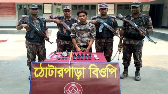কুষ্টিয়া সীমান্তে অস্ত্রসহ শীর্ষ মাদক চোরাকারবারী আটক