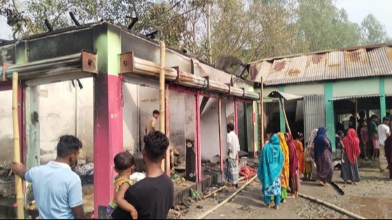 বকশীগঞ্জে অগ্নিকান্ডে ব্যবসা প্রতিষ্ঠান পুড়ে ছাই, ৩০ লাখ টাকা ক্ষয়ক্ষতি