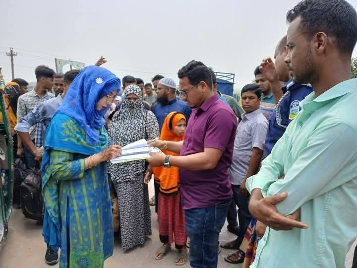 অতিরিক্ত ভাড়া আদায়: অভিযান চালিয়ে যাত্রীদের টাকা ফেরত দিলেন ইউএনও