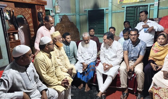 অসুস্থ নেতা-কর্মীদের বাড়িতে গিয়ে খোঁজ-খবর নিচ্ছেন বিএনপি নেতা