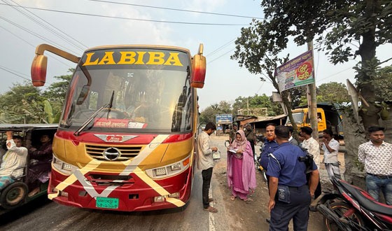কালীগঞ্জে সড়কে শৃঙ্খলা ফেরাতে ইউএনও’র অভিযান, জরিমানা আদায়