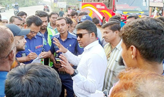 বরিশালে সিন্ডিকেটের দৌরাত্ম্যে ভাড়া নৈরাজ্যের অভিযোগ