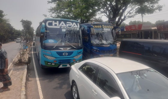 ঢাকা-চট্টগ্রাম মহাসড়কে যানজটের সৃষ্টি