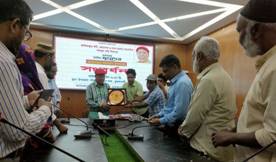 কবি আবদুল হাই শিকদারকে সংবর্ধনা দিল ভূরুঙ্গামারী প্রেস ক্লাব