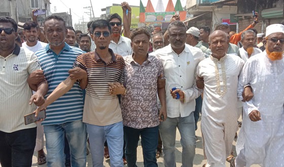 ফুলতলা বিএনপির  আহবায়ক ইউপি চেয়ারম্যানের উপর হামলার প্রতিবাদে বিক্ষোভ মিছিল