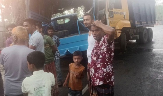 লালমনিরহাটে পুলিশবাহী ট্রাকে ড্রাম ট্রাকের ধাক্কায় ১৫ পুলিশ আহত, গ্রেফতার ১