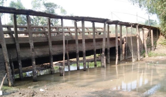 বিধ্বস্ত সেতু সংস্কার হয়নি ১৮ বছরেও, হাজারো মানুষের দুর্ভোগ