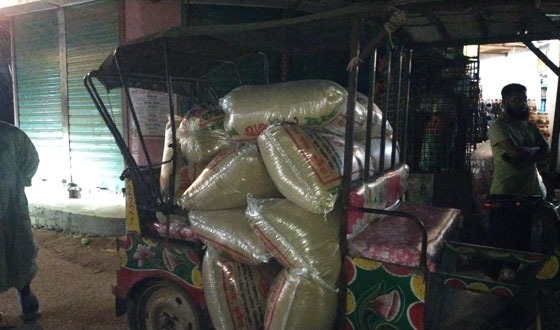 গজারিয়ায় ওএমএসের চাল জব্দ