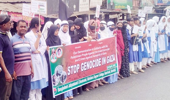 বরিশালে পণ্য বয়কটের দাবিতে ছাত্রদলের বিক্ষোভ