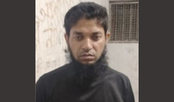 চট্টগ্রামে মা ও ভাইয়ের ঘাতক ইয়াছিন গ্রেপ্তার, থানা ঘেরাও