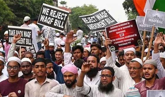ভারতের নতুন ওয়াক্‌ফ আইন নিয়ে উত্তাল রাজনীতি