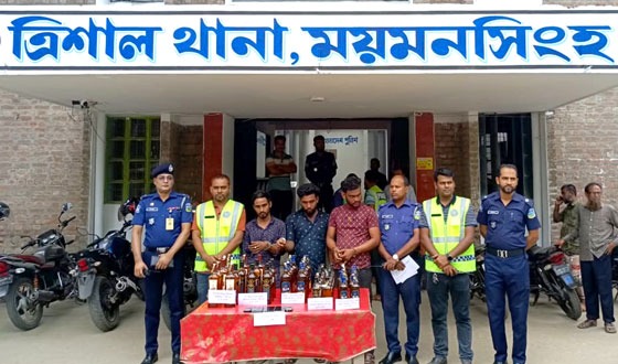 ত্রিশালে যাত্রীবাহী বাস থেকে ভারতীয় মদ উদ্ধার, আটক ৩