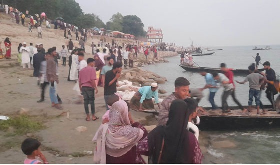 পর্যটন কেন্দ্রের অপার সম্ভাবনা সাতবাড়ীয়া পদ্মা নদীরপাড়