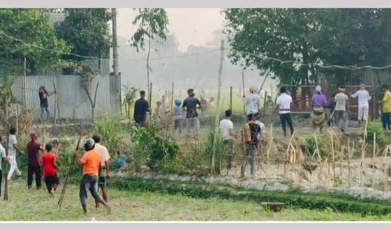 রণক্ষেত্রে পরিণত তেরকান্দা গ্রাম, ইউএনও ওসিসহ আহত অর্ধশতাধিক