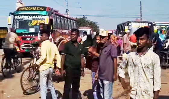 খুলনা-মোংলা মহাসড়কে চালকের ওপর হামলা, সাড়ে ৪ ঘন্টা পর পুনরায় বাস চালু