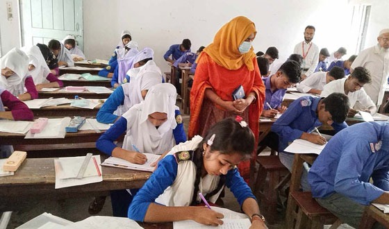 ধামইরহাটে শান্তিপূর্ণ পরিবেশে এসএসসি ও সমমানের পরীক্ষা অনুষ্ঠিত