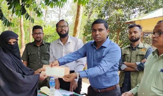 বন্যহাতির আক্রমণে ক্ষতিগ্রস্তরা পেলেন ক্ষতিপূরণ