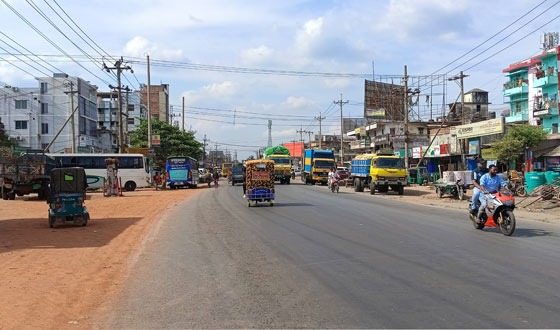 প্রশস্থ হচ্ছে দক্ষিণ চট্টগ্রামের প্রধান সড়ক