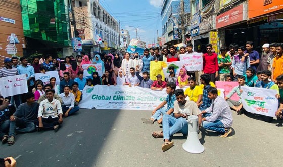 বরগুনায় জলবায়ু ন্যায়বিচার দাবিতে তরুণদের ২২ সংগঠনের ধর্মঘট
