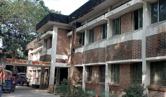 নাঙ্গলকোট উপজেলা স্বাস্থ্য কমপ্লেক্সে চিকিৎসাধীন রোগীর উপর হামলা, আটক ২