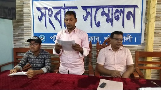 বিএনপি নেতার চাঁদা দাবির অভিযোগে পটুয়াখালী প্রেসক্লাবে সংবাদ সম্মেলন