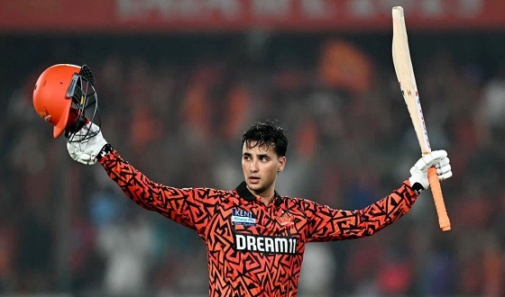 পাহাড়সম রান টপকে হায়দরাবাদের জয়