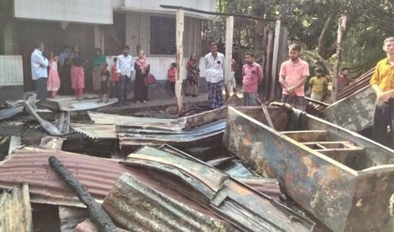 সেনবাগে অগ্নিকান্ডে বসতঘর পুড়ে ছাঁই, ১৫ লাখ টাকার ক্ষয়ক্ষতি