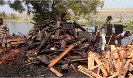 আশাশুনি বাজারে ৫ দোকান ও স্কুলে অগ্নিকান্ড