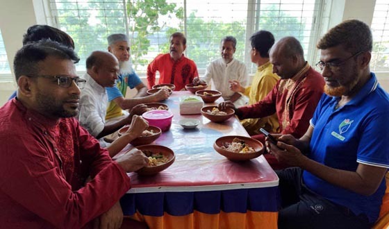 দিঘলিয়ায় কর্মরত সাংবাদিকদের আয়োজনে বর্ষবরণ ও পান্তা-ইলিশ অনুষ্ঠান