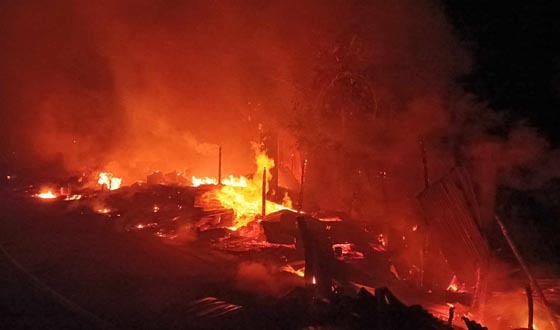 তালতলীতে অগ্নিকাণ্ডে বসতবাড়িসহ ১৬ দোকান পুড়ে ছাই
