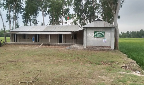 পীরগঞ্জে বিদ্যালয়ের কেরানী থেকে রাতারাতি প্রধান শিক্ষক