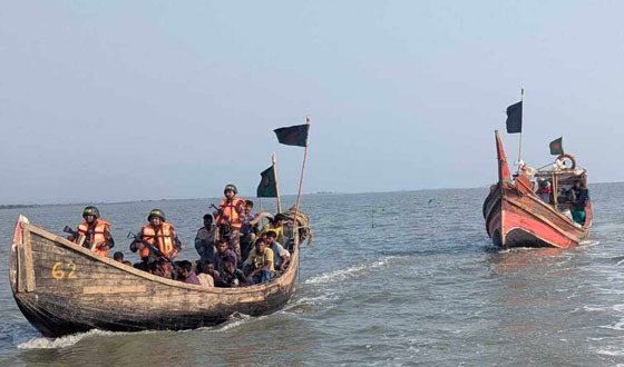 ট্রলার গেল, প্রাণ ফিরল: আরাকান আর্মির জিম্মা থেকে মুক্ত ৫৫ জেলে