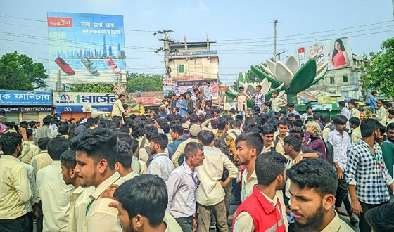 রংপুরে পলিটেকনিকের শিক্ষার্থীদের বিক্ষোভ ও সড়ক অবরোধ