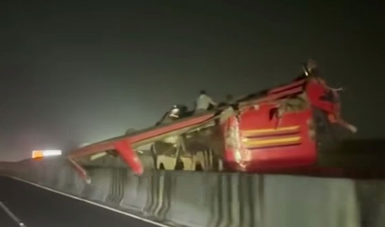 ঢাকা-মাওয়া এক্সপ্রেসওয়ের মুন্সীগঞ্জে সড়ক দুর্ঘটনা, আহত ২০