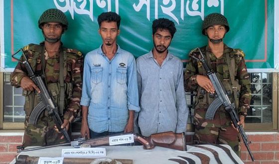 কালিগঞ্জে বিভিন্ন অস্ত্র ও গাঁজাসহ দুই ভাই আটক