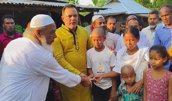 ক্ষুদ্র নৃ-গোষ্ঠীর দুই পরিবারের পাশে সাবেক এমপি রুবেল