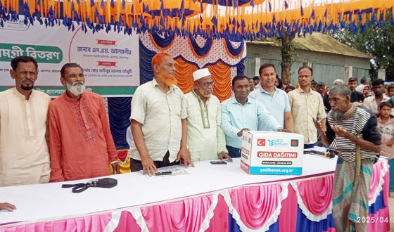মেলান্দহে ফুড প্যাকেট বিতরণ
