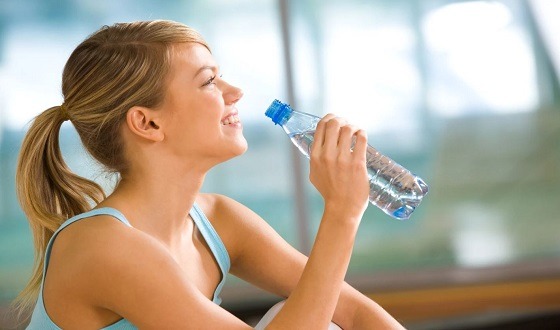 ত্বকের উজ্জ্বলতা বাড়াতে পানির গুরুত্ব