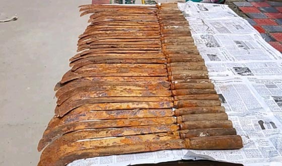 শ্যামনগরে পুকুর থেকে আরও ৩৮পিস দেশীয় অস্ত্র উদ্ধার