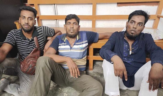 সিংড়ায় ব্যবসায়ীকে মারধর করে টাকা ছিনতাই, গ্রেফতার ৩