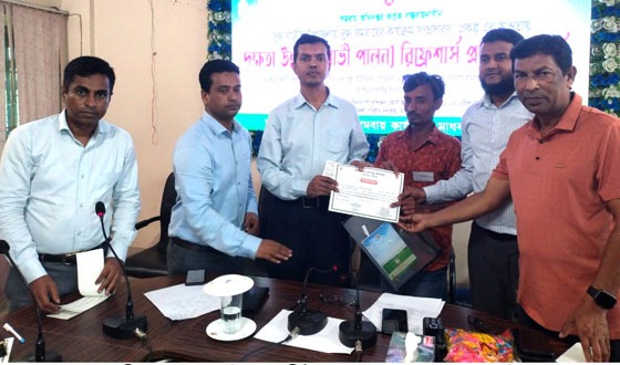 মাধবপুরে গাভী পালনে দক্ষতা উন্নয়নে রিফ্রের্শাস প্রশিক্ষন ও ঋন বিতরণ