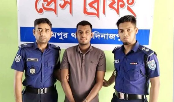 ছিনতাইয়ের কালে পুলিশের হাতে ভূয়া সেনাসদস্য আটক