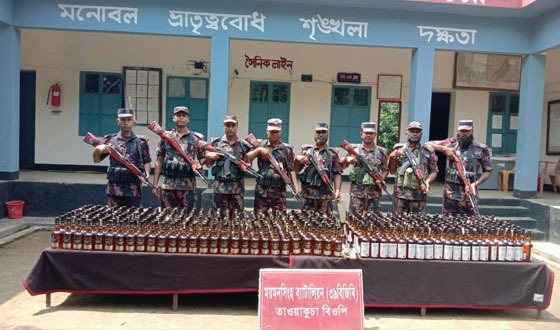 ঝিনাইগাতীতে গরুসহ বিপুল পরিমাণ ভারতীয় মদ জব্দ