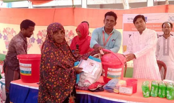 আশাশুনিতে ৫০০ পরিবারের মাঝে সহায়তা বিতরণ