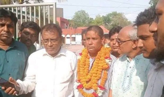 সাংবাদিকদের আন্দোলনে মুক্তি পেলেন কালের কন্ঠের টিপু