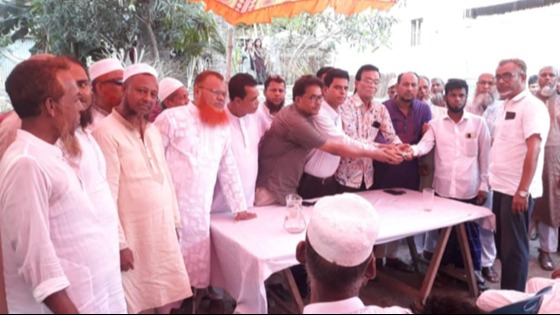 সালথায় আওয়ামী সন্ত্রাসী হামলায় ক্ষতিগ্রস্থদের মাঝে আর্থিক সহায়তা প্রদান