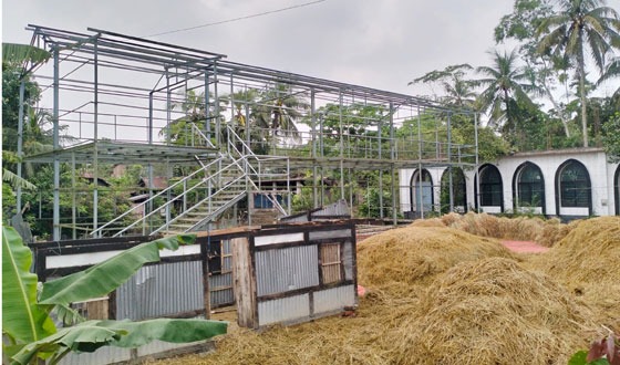 মাদরাসার জমি দখল করে জোরপূর্বক ঘর নির্মান, থানায় অভিযোগ